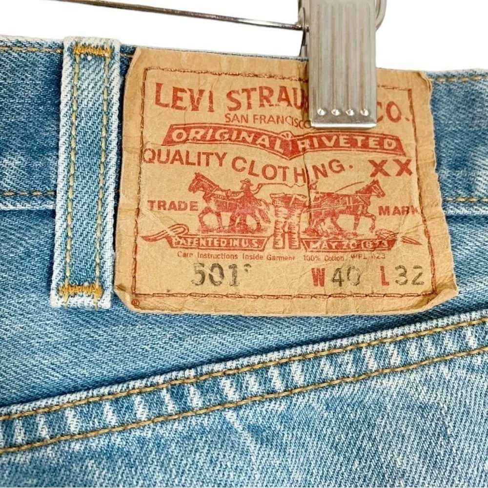 Vintage Levi's Relaxed Fit distressed Jean Shorts Size 40